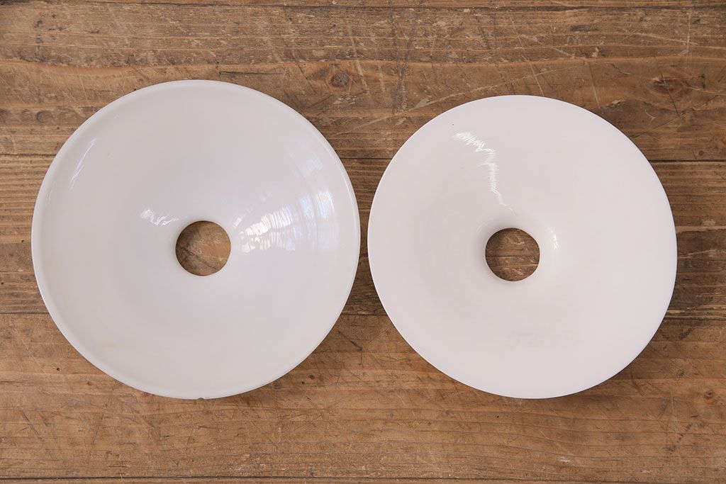 アンティーク照明　ジャンク品　シンプルでレトロな平笠シェードのペンダントライト2個セット(天井照明、吊り下げ照明、電笠)(R-050103)