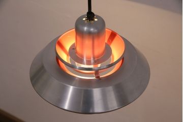 ヴィンテージ照明　デンマーク　オレンジカラーがおしゃれ!空間のアクセントになる吊り下げ照明(天井照明、ペンダントライト、シェード、ビンテージ)(R-050105)