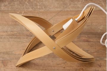 新古品　展示品　kazaguruma(風車)　秋田杉　空間を飾る素敵なインテリアとしておすすめの吊り下げ照明(天井照明、ペンダントライト)(R-050111)