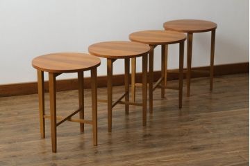 イギリスヴィンテージ　激レア品!4脚のスツールが格納できるチーク材製のネストテーブル(サイドテーブル、カフェテーブル、スツール、ビンテージ)(R-050115)
