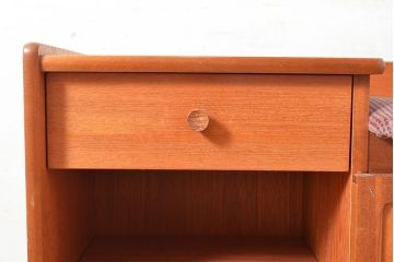 ヴィンテージ家具　イギリスビンテージ　nathan社(ネイサン)　チーク材　取り入れるだけでおしゃれなテレフォンチェア(テレフォンベンチ、収納棚、戸棚)(R-050116)