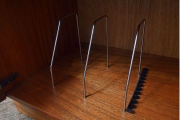 イギリスヴィンテージ　チーク材　珍しいデザイン!　nathan(ネイサン)社製のレコードラック(オーディオラック、収納棚、キャビネット、ビンテージ)(R-050118)