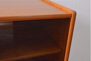 イギリスヴィンテージ　チーク材　珍しいデザイン!　nathan(ネイサン)社製のレコードラック(オーディオラック、収納棚、キャビネット、ビンテージ)(R-050118)
