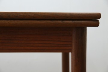 ビンテージ家具　北欧ヴィンテージ　明るい木色がぬくもりを感じるチーク材製エクステンションテーブル　(R-050132)