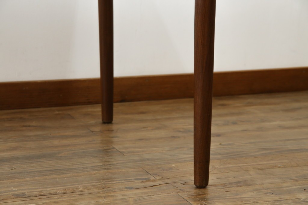 ビンテージ家具　北欧ヴィンテージ　明るい木色がぬくもりを感じるチーク材製エクステンションテーブル　(R-050132)