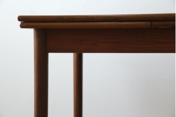 ビンテージ家具　北欧ヴィンテージ　明るい木色がぬくもりを感じるチーク材製エクステンションテーブル　(R-050132)