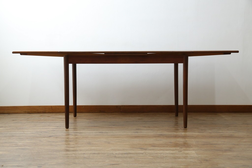 ビンテージ家具　北欧ヴィンテージ　明るい木色がぬくもりを感じるチーク材製エクステンションテーブル　(R-050132)