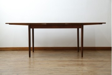 ビンテージ家具　北欧ヴィンテージ　明るい木色がぬくもりを感じるチーク材製エクステンションテーブル　(R-050132)