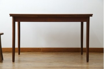 ビンテージ家具　北欧ヴィンテージ　明るい木色がぬくもりを感じるチーク材製エクステンションテーブル　(R-050132)