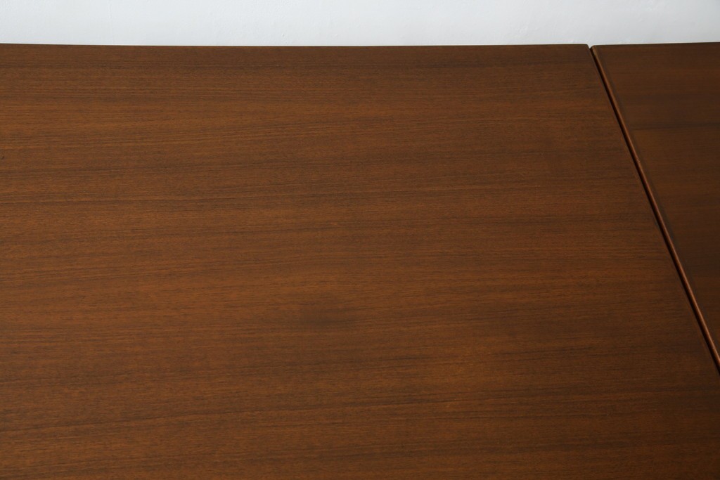 ビンテージ家具　北欧ヴィンテージ　明るい木色がぬくもりを感じるチーク材製エクステンションテーブル　(R-050132)