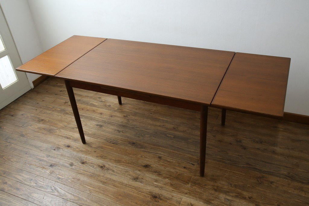 ビンテージ家具　北欧ヴィンテージ　明るい木色がぬくもりを感じるチーク材製エクステンションテーブル　(R-050132)