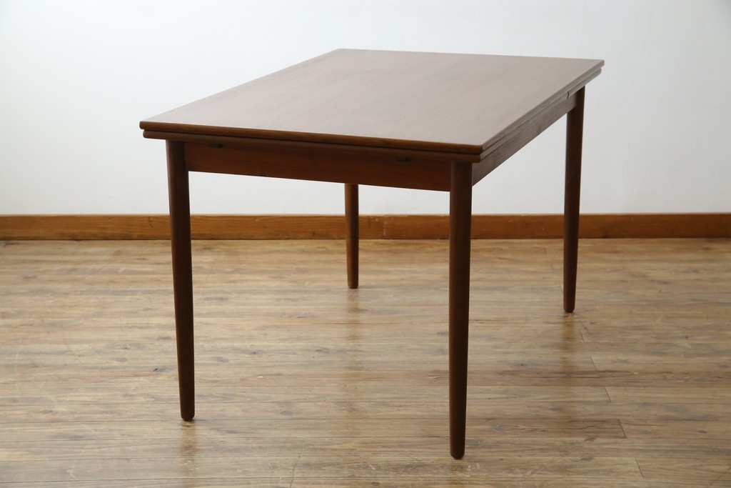 ビンテージ家具　北欧ヴィンテージ　明るい木色がぬくもりを感じるチーク材製エクステンションテーブル　(R-050132)