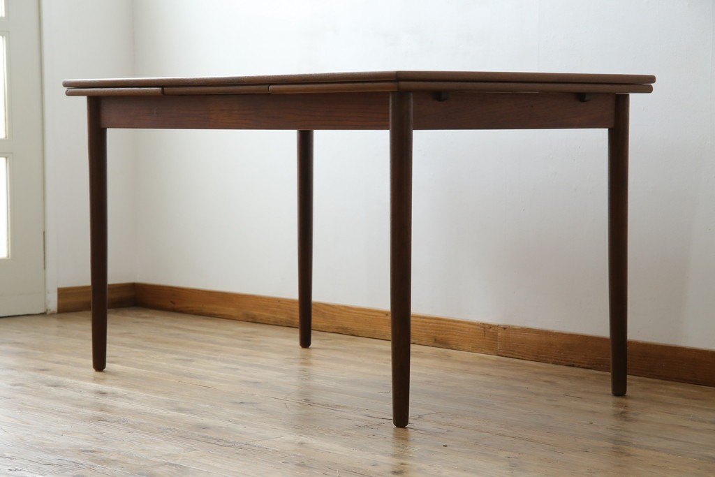 ビンテージ家具　北欧ヴィンテージ　明るい木色がぬくもりを感じるチーク材製エクステンションテーブル　(R-050132)