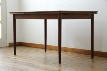 ビンテージ家具　北欧ヴィンテージ　明るい木色がぬくもりを感じるチーク材製エクステンションテーブル　(R-050132)