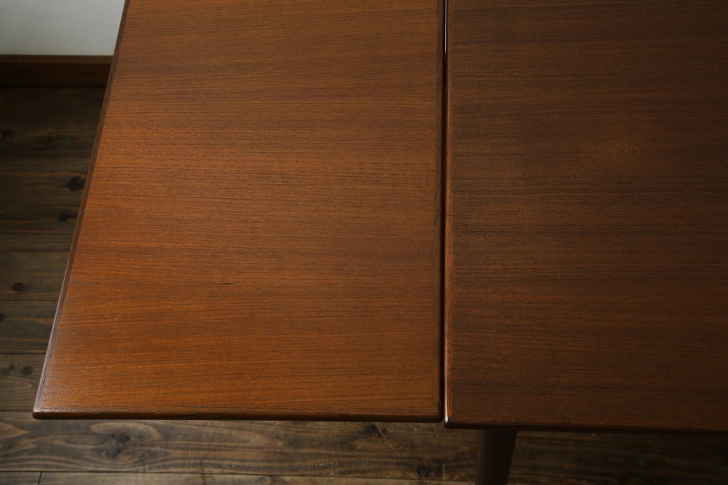 ビンテージ家具　北欧ヴィンテージ　明るい木色がぬくもりを感じるチーク材製エクステンションテーブル　(R-050132)