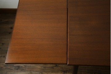 ビンテージ家具　北欧ヴィンテージ　明るい木色がぬくもりを感じるチーク材製エクステンションテーブル　(R-050132)