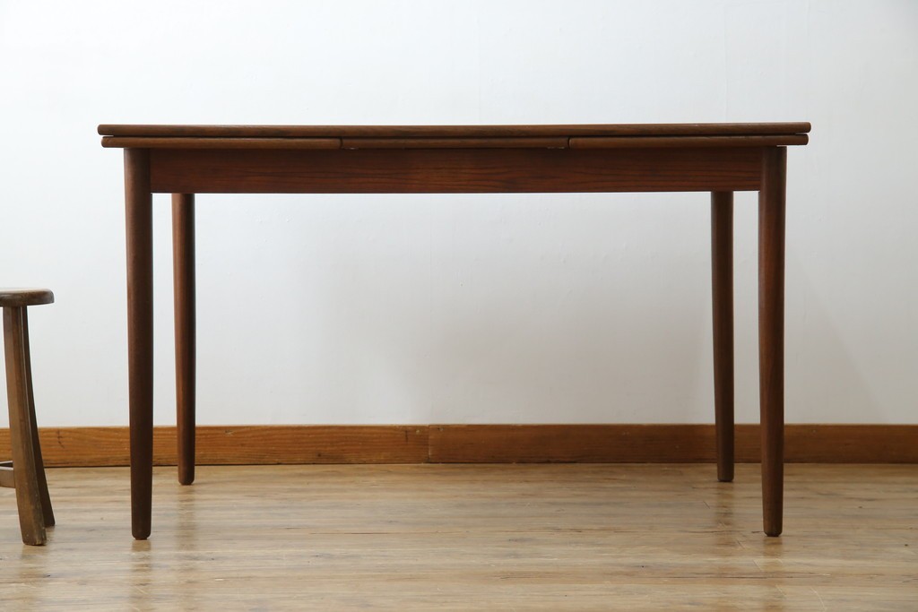 ビンテージ家具　北欧ヴィンテージ　明るい木色がぬくもりを感じるチーク材製エクステンションテーブル　(R-050132)