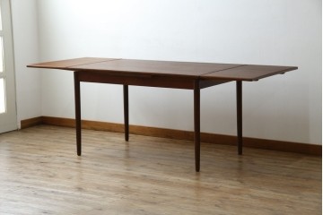 ビンテージ家具　北欧ヴィンテージ　明るい木色がぬくもりを感じるチーク材製エクステンションテーブル　(R-050132)