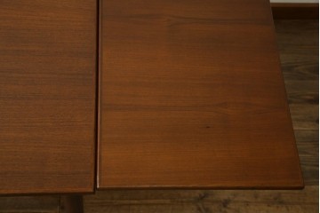 ビンテージ家具　北欧ヴィンテージ　明るい木色がぬくもりを感じるチーク材製エクステンションテーブル　(R-050132)