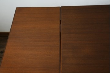 ビンテージ家具　北欧ヴィンテージ　明るい木色がぬくもりを感じるチーク材製エクステンションテーブル　(R-050132)