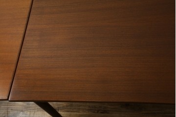 ビンテージ家具　北欧ヴィンテージ　明るい木色がぬくもりを感じるチーク材製エクステンションテーブル　(R-050132)