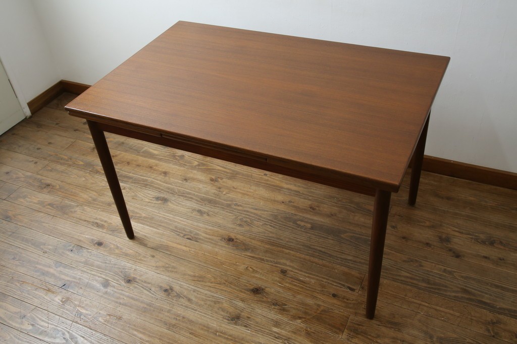 ビンテージ家具　北欧ヴィンテージ　明るい木色がぬくもりを感じるチーク材製エクステンションテーブル　(R-050132)