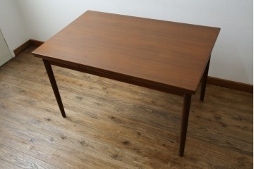 ビンテージ家具　北欧ヴィンテージ　明るい木色がぬくもりを感じるチーク材製エクステンションテーブル　(R-050132)