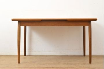 ビンテージ家具　北欧ヴィンテージ　明るい木色がぬくもりを感じるチーク材製エクステンションテーブル(拡張式テーブル、ダイニングテーブル、6人掛け、4人掛け)(R-050132)