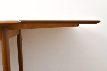 ビンテージ家具　北欧ヴィンテージ　明るい木色がぬくもりを感じるチーク材製エクステンションテーブル(拡張式テーブル、ダイニングテーブル、6人掛け、4人掛け)(R-050132)