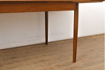 ビンテージ家具　北欧ヴィンテージ　明るい木色がぬくもりを感じるチーク材製エクステンションテーブル(拡張式テーブル、ダイニングテーブル、6人掛け、4人掛け)(R-050132)