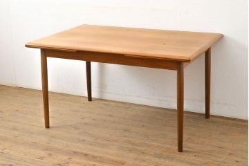 ビンテージ家具　北欧ヴィンテージ　明るい木色がぬくもりを感じるチーク材製エクステンションテーブル(拡張式テーブル、ダイニングテーブル、6人掛け、4人掛け)(R-050132)