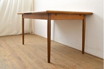 ビンテージ家具　北欧ヴィンテージ　明るい木色がぬくもりを感じるチーク材製エクステンションテーブル(拡張式テーブル、ダイニングテーブル、6人掛け、4人掛け)(R-050132)