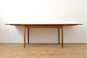 ビンテージ家具　北欧ヴィンテージ　明るい木色がぬくもりを感じるチーク材製エクステンションテーブル(拡張式テーブル、ダイニングテーブル、6人掛け、4人掛け)(R-050132)