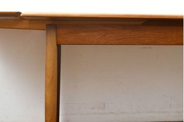 ビンテージ家具　北欧ヴィンテージ　明るい木色がぬくもりを感じるチーク材製エクステンションテーブル(拡張式テーブル、ダイニングテーブル、6人掛け、4人掛け)(R-050132)
