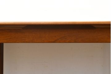 ビンテージ家具　北欧ヴィンテージ　明るい木色がぬくもりを感じるチーク材製エクステンションテーブル(拡張式テーブル、ダイニングテーブル、6人掛け、4人掛け)(R-050132)