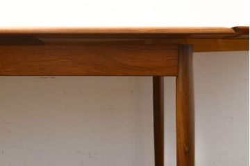 ビンテージ家具　北欧ヴィンテージ　明るい木色がぬくもりを感じるチーク材製エクステンションテーブル(拡張式テーブル、ダイニングテーブル、6人掛け、4人掛け)(R-050132)