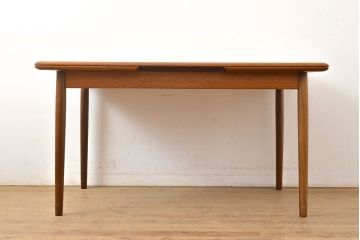 ビンテージ家具　北欧ヴィンテージ　明るい木色がぬくもりを感じるチーク材製エクステンションテーブル(拡張式テーブル、ダイニングテーブル、6人掛け、4人掛け)(R-050132)