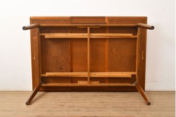 ビンテージ家具　北欧ヴィンテージ　明るい木色がぬくもりを感じるチーク材製エクステンションテーブル(拡張式テーブル、ダイニングテーブル、6人掛け、4人掛け)(R-050132)