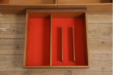 北欧家具　北欧ヴィンテージ　チーク材　ユニークなつくりのサイドボード(サイドキャビネット、収納棚、ビンテージ)(R-050133)