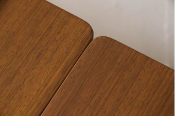 北欧ヴィンテージ　チーク材　黒塗りの脚がかっこ良さを引き立てる、珍しいデザインのエクステンションテーブル(ドローリーフテーブル、ダイニングテーブル、ビンテージ)(R-050134)