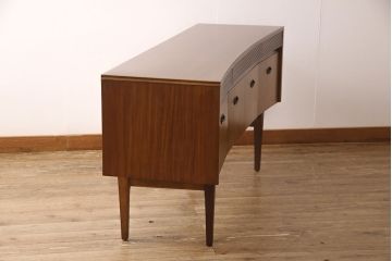 イギリスヴィンテージ　北欧家具　圧迫感を感じさせない、スタイリッシュなデザインがおしゃれなサイドボード(リビングボード、引き出し、チェスト、ビンテージ)(R-050139)