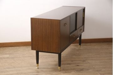イギリスビンテージ　G-PLAN(ジープラン)　トーラ材　BBシリーズ(Black&Brass)のサイドボード(サイドキャビネット、ヴィンテージ)(R-050140)