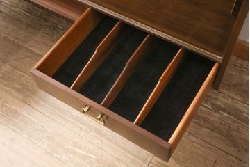 イギリスビンテージ　G-PLAN(ジープラン)　トーラ材　BBシリーズ(Black&Brass)のサイドボード(サイドキャビネット、ヴィンテージ)(R-050140)