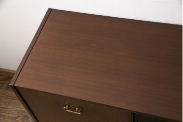 イギリスビンテージ　G-PLAN(ジープラン)　トーラ材　BBシリーズ(Black&Brass)のサイドボード(サイドキャビネット、ヴィンテージ)(R-050140)