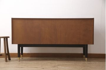 イギリスビンテージ　G-PLAN(ジープラン)　トーラ材　BBシリーズ(Black&Brass)のサイドボード(サイドキャビネット、ヴィンテージ)(R-050140)