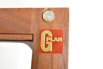イギリスヴィンテージ　北欧スタイル　チーク材　Fresco(フレスコ)　G-PLAN(ジープラン)製のキャビネット(飾り棚、ビンテージ)(R-050156)