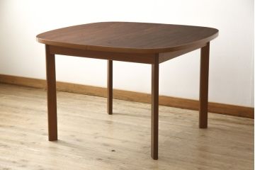 ビンテージ家具　北欧ヴィンテージ　G-PLAN(ジープラン)　チーク材のあたたかみを感じるダイニングテーブル(エクステンションテーブル、拡張式テーブル)(R-050159)