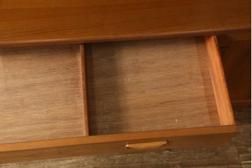 イギリスヴィンテージ　G-PLAN(ジープラン)　Fresco(フレスコ)　温かな雰囲気漂うキャビネット(カップボード、食器棚、収納棚、ビンテージ)(R-050162)
