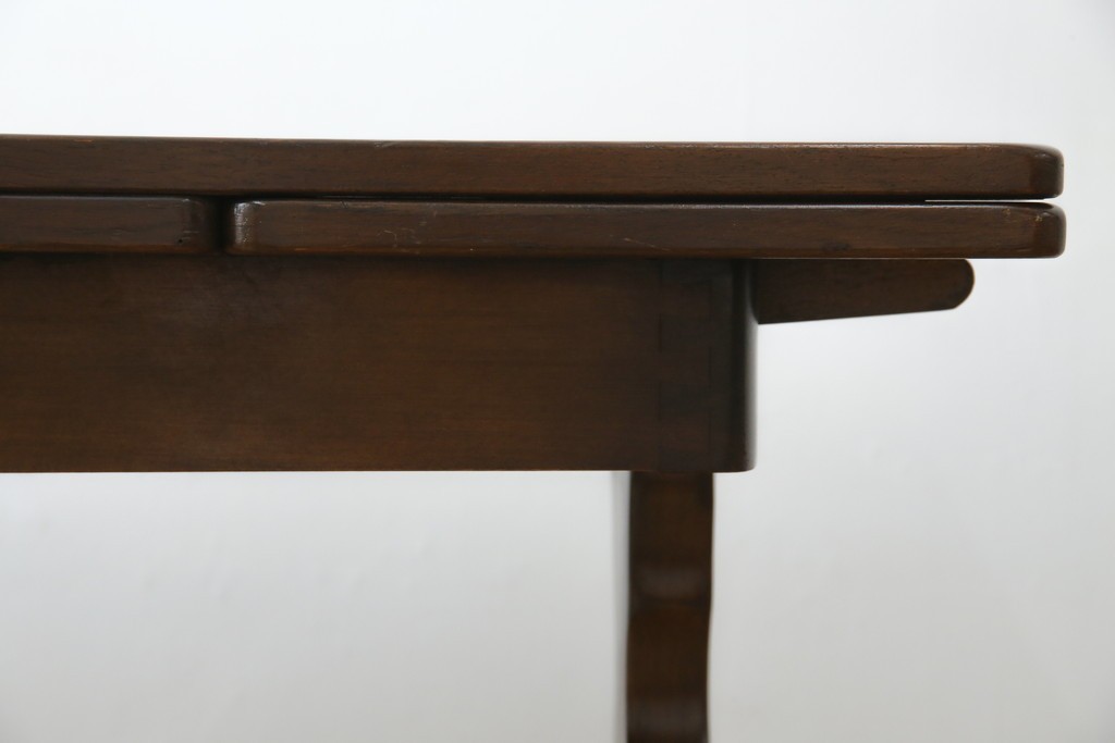 ヴィンテージ家具　イギリス　ERCOL(アーコール)　ニレ材　カントリースタイルにおすすめのドローリーフテーブル　(R-050163)