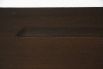 ヴィンテージ家具　イギリスビンテージ　ERCOL(アーコール)　old colonial(オールドコロニアル)　彫りの装飾が目を引くクラシカルなサイドボード(収納棚、キャビネット)(R-050164)